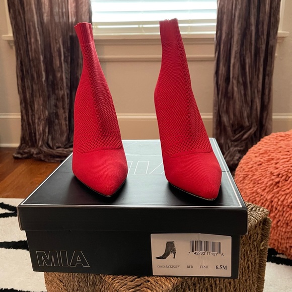 NIB ❤️ Red Glove Ankle Heel Boots- Booties 6.5 - Picture 6 of 9